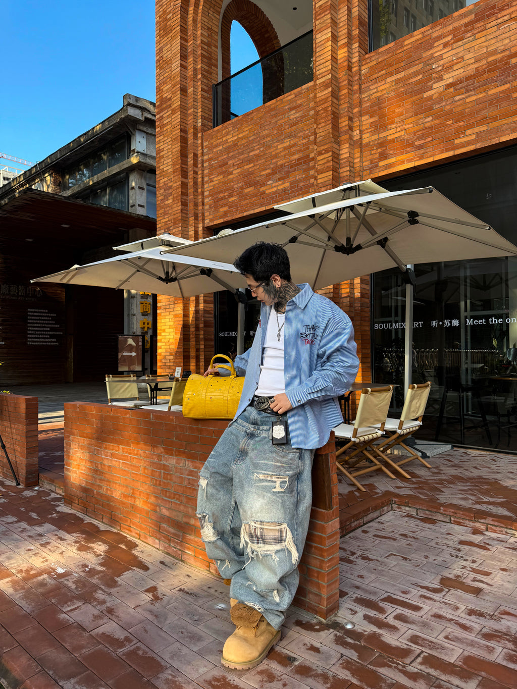 Thick and loose jeans