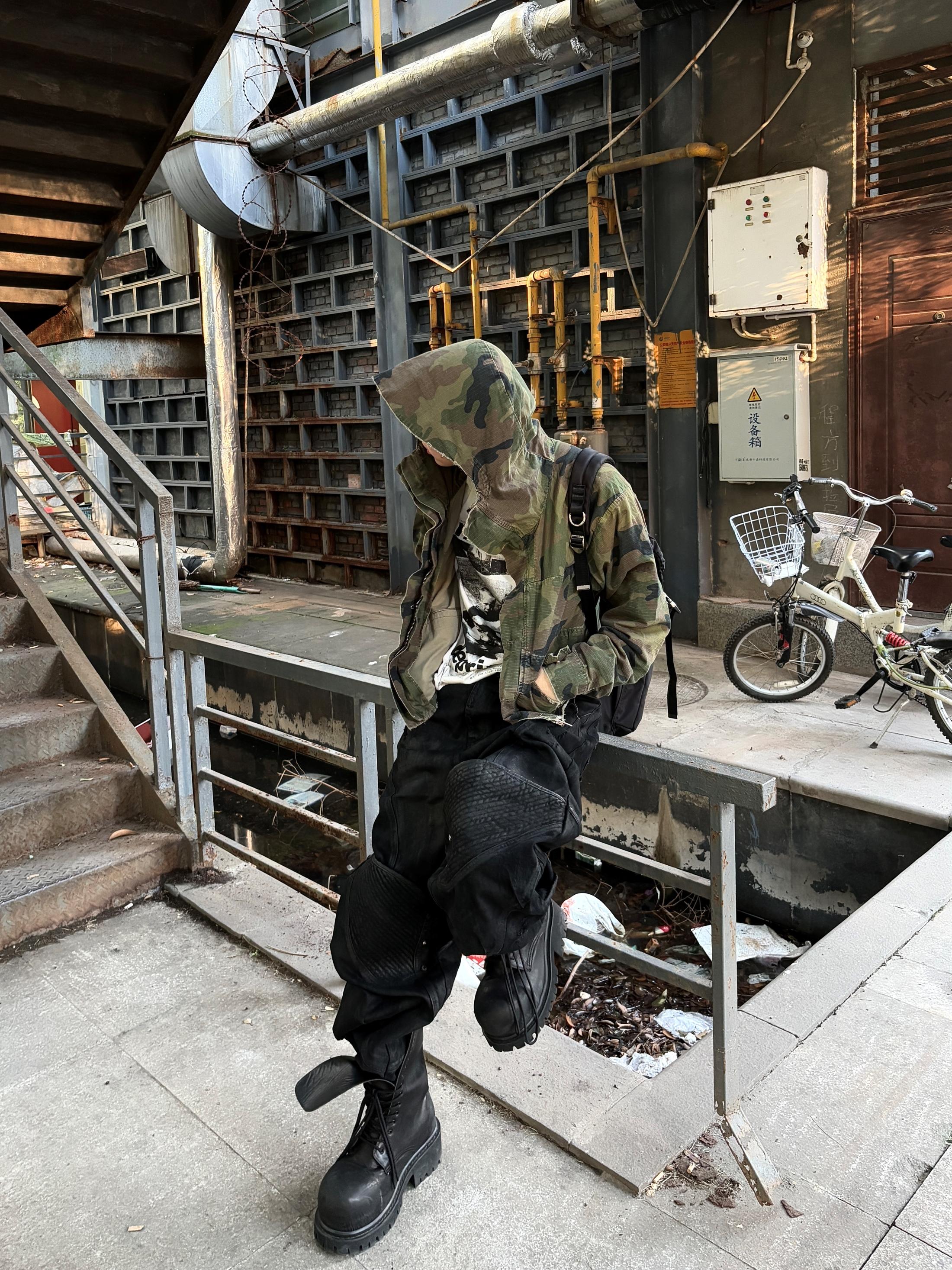 Armor Spliced Washed Wide-Leg Jeans